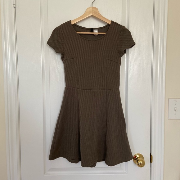 H&M OLIVE GREEN DRESS - Picture 1 of 4